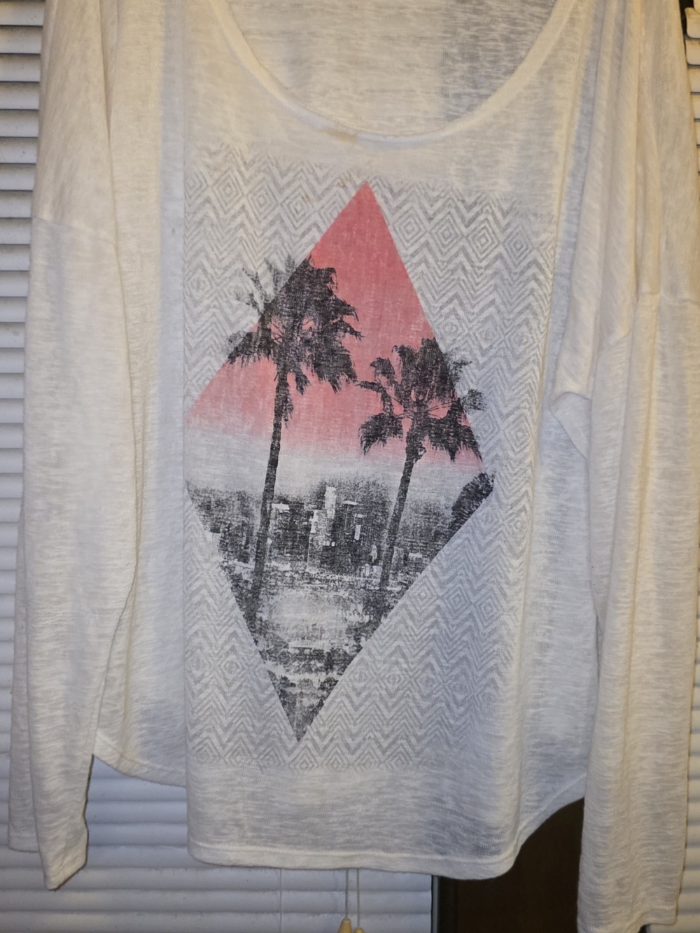 Maurices White Long Sleeve Graphic Palm Tree Top with Pink Accent Sz 4